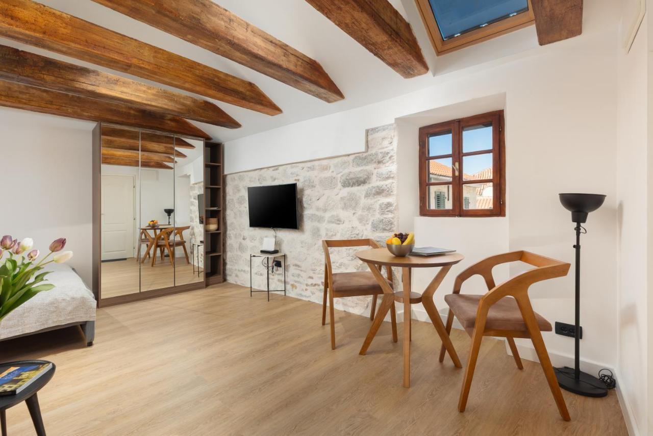 Old Town South Gate Apartment Kotor Bagian luar foto